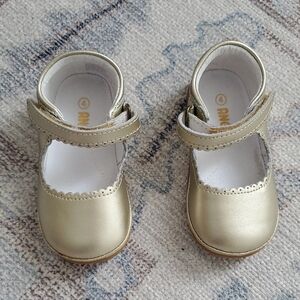 Angels L'Amour Baby Girls Cara Scalloped Mary Jane Gold Metallic Shoes Sz4